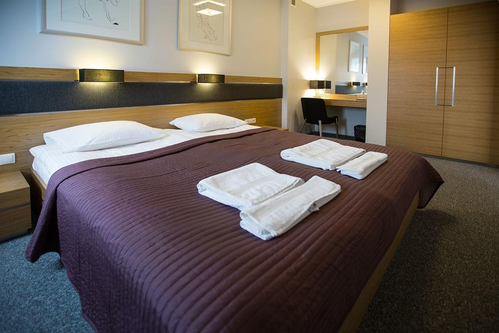 Hotel Karo Радом Экстерьер фото