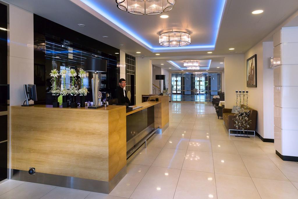 Hotel Karo Радом Экстерьер фото